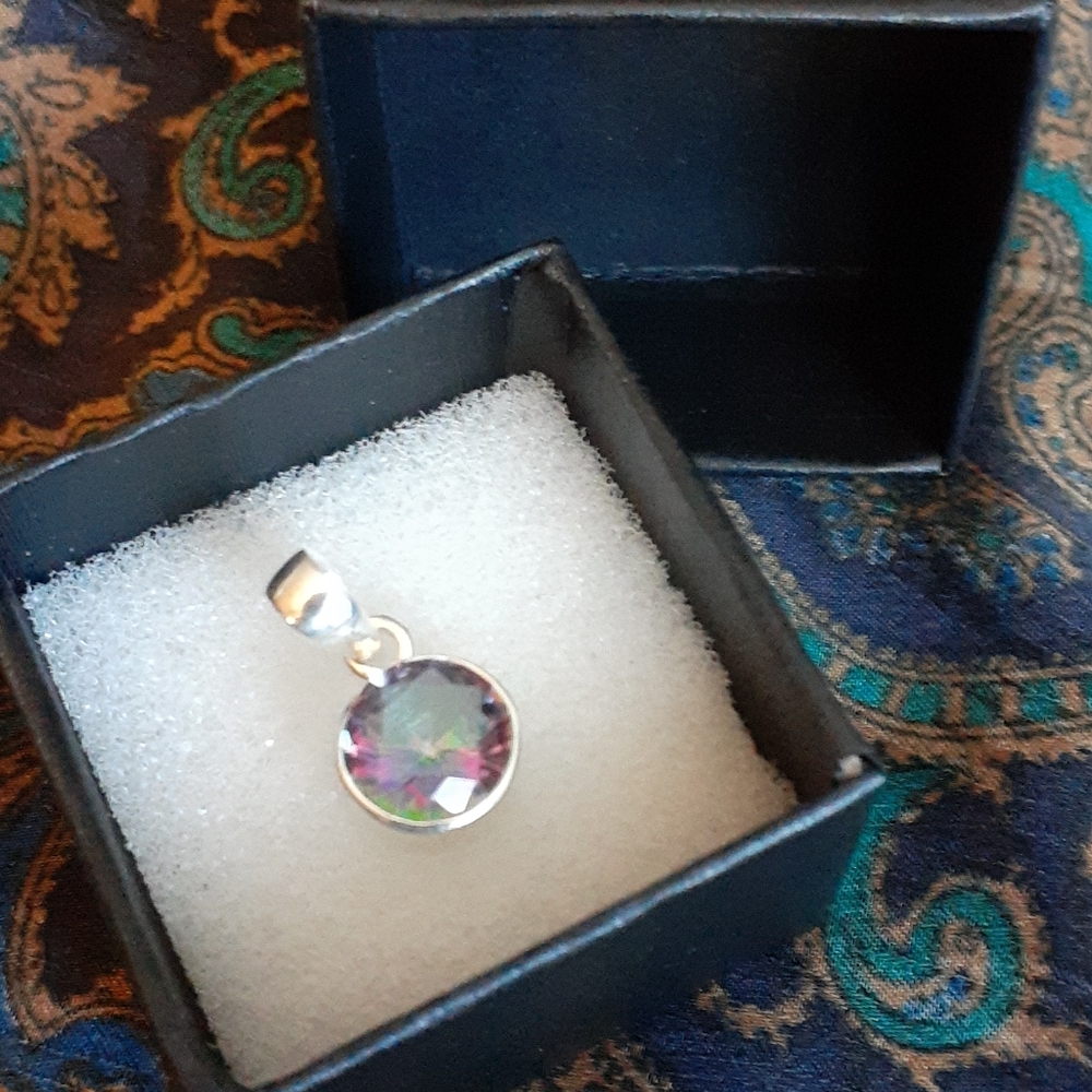 ๐SALE! MYSTIC TOPAZ Pendant - Picture 2 of 2